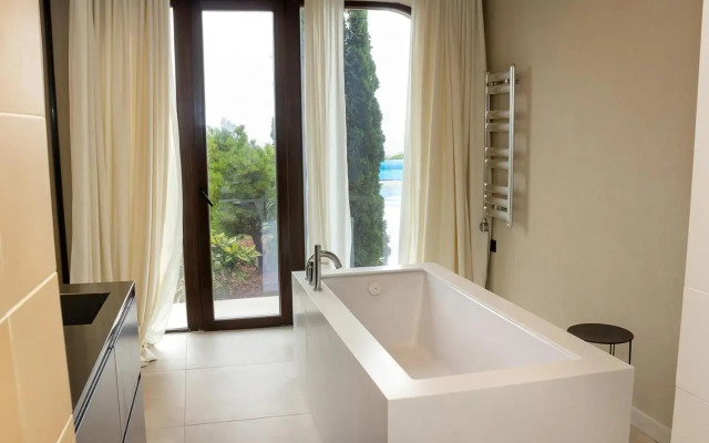 Luxury 4-bedroom Villa in Black Sea Rama Resort