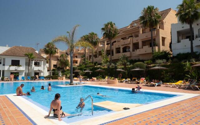 2199-Apt with terrace and pools