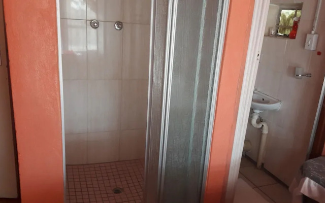 Diphororo Guest House