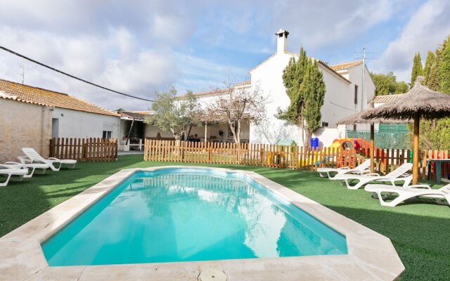 Luxurious Villa in Fuente de Piedra With Swimming Pool