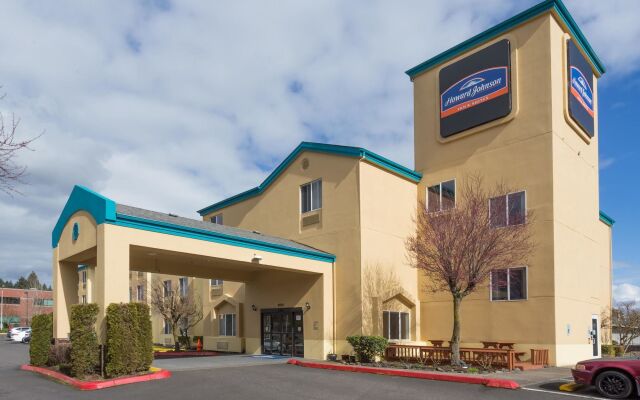 Howard Johnson Hotel & Suites by Wyndham Vancouver