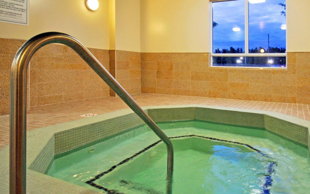 Holiday Inn Express Hotel & Suites Ottawa Airport by IHG