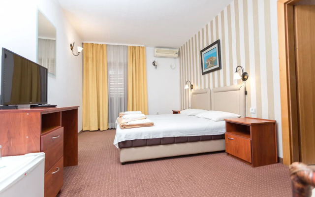 Central Hotel