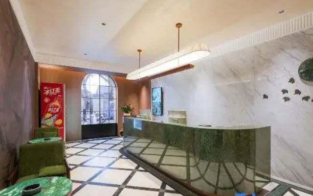 Huazhu Fengji Hotel (Red Mountain Forest Zoo Branch, Nanjing Railway Station)