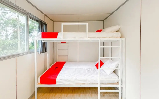 RedDoorz near Dusun Bambu Resort