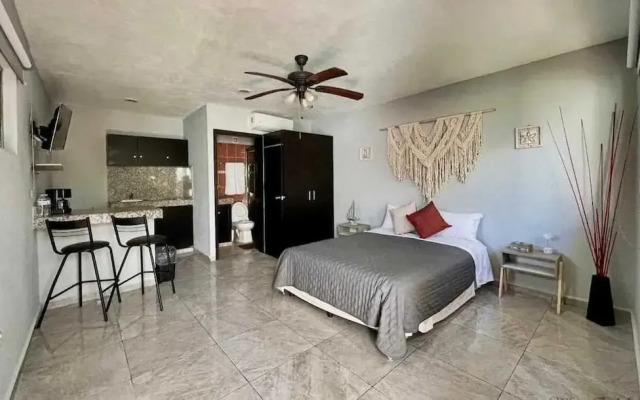 TJ Apartments, Calle 6, PDC