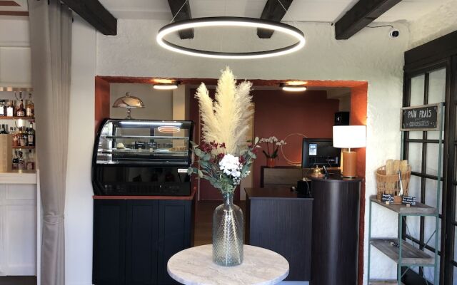 Hôtel-Restaurant Au Relais Du Château Mensberg