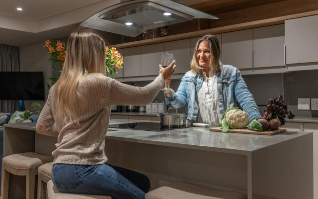 17 Marine, 2 Bedroom Sea-Facing Apt101