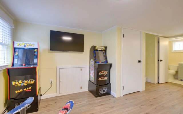 Family-friendly Bridgton Home, Steps to Lake!