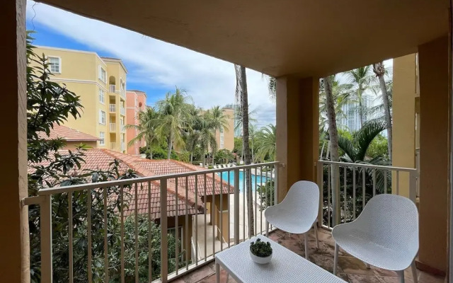 Exclusive Condo 10 Min to the Beach