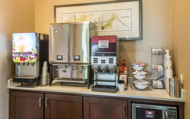 Comfort Inn & Suites