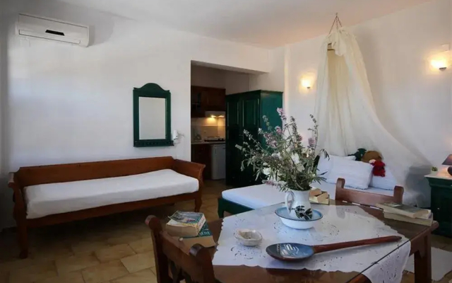 Vrachia Studios & Apartments