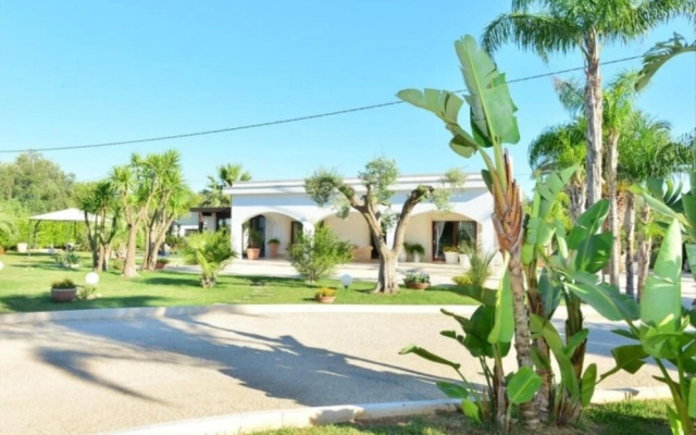 Villa Relax With Great Garden Terrace and Pool