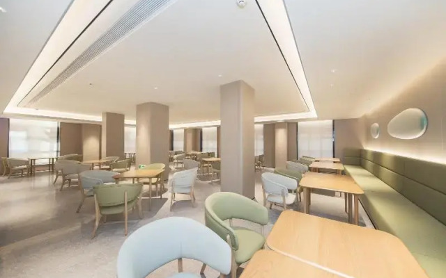 Ji Hotel (North Plaza, Ningbo Railway Station)