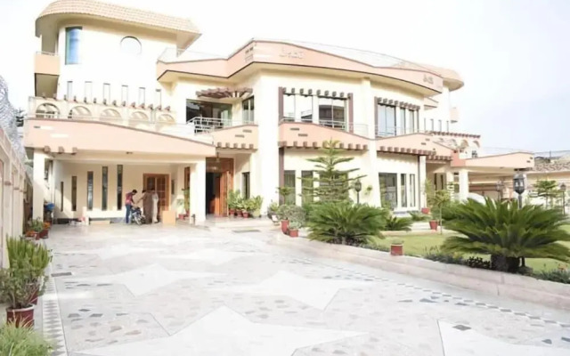 Royal Emirates Residence