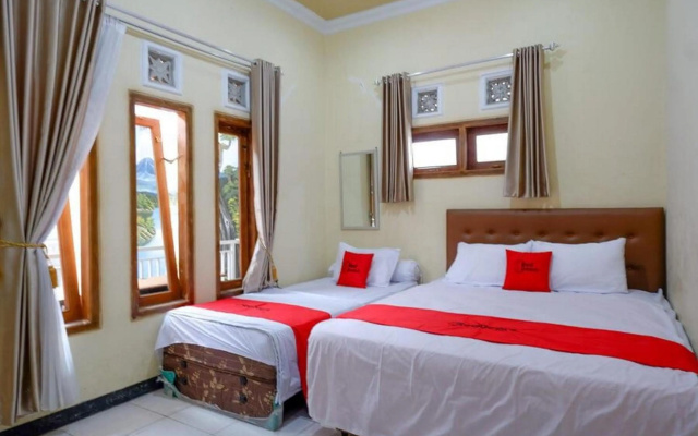 RedDoorz near Desa Wisata Tambi Dieng – Guest Rooms – Wonosobo