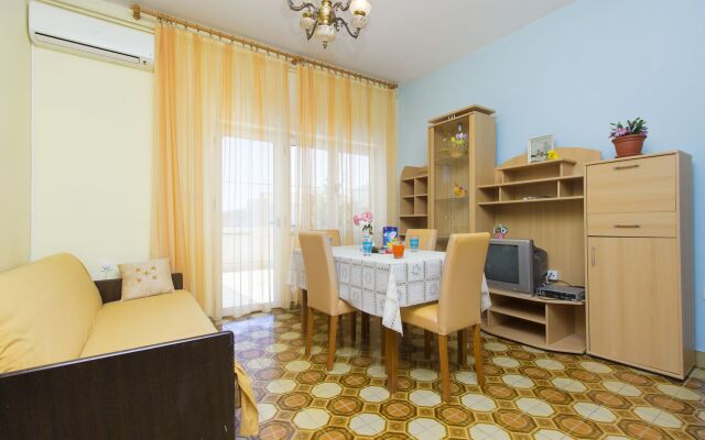 Apartment Vince - free parking: A2 plavi Primosten, Riviera Sibenik