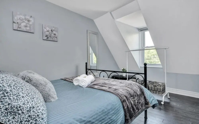 2BR Apt With Netflix Access to Rooftop Terrace