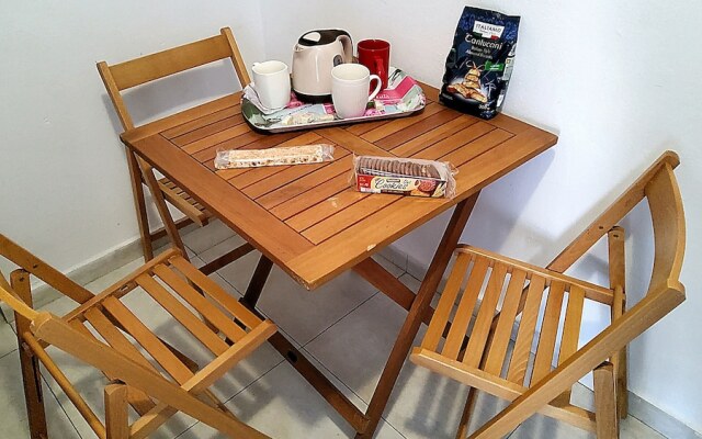 Apartment 5 Double Bed & Bidet Sleeps 2 Guests