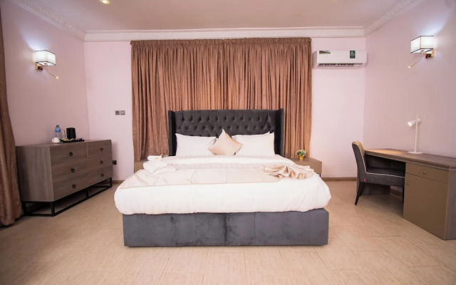 Marchforte-Courtyard Hotel