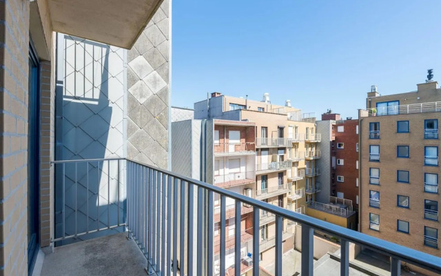 Apartment on Zeedijk With Stunning Sea View