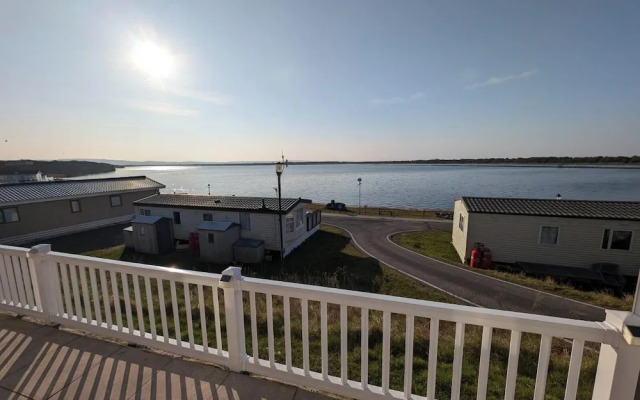 3 Bed Lodge - Sleeps 6 - Parking - Pets - Wifi