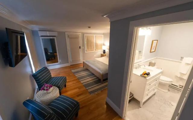 Town & Tide Inn