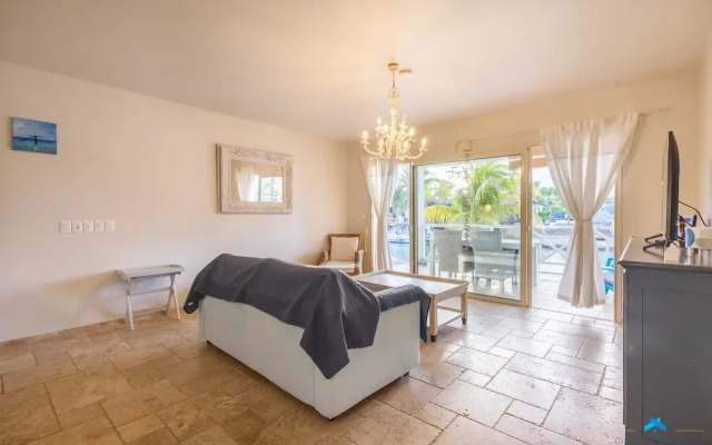 Beautiful condo with sea view