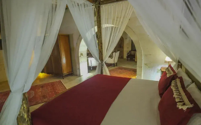 Kalsedon Cave Suites