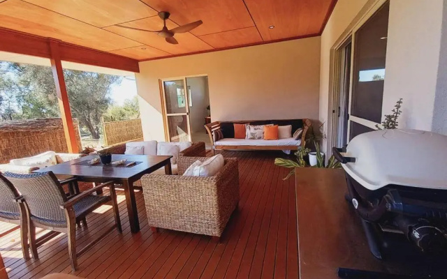 Serenity in Style – Outside – Kalbarri