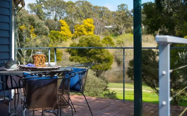 Boatshed Villa Green Door
