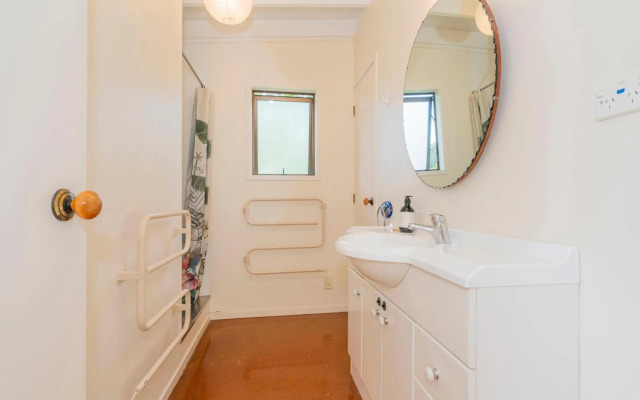 Cooks Crib - Cook's Beach Holiday Home