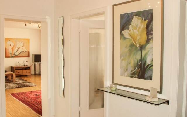 Tolstov-Hotels Generous 3 Room Apartment