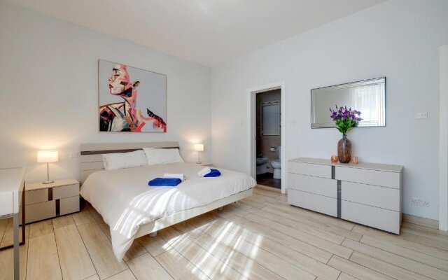 Stylish 3 Bedroom Holiday Apartment in St Julian s