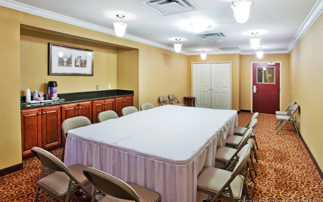 Holiday Inn Express Hotel & Suites Macon-West by IHG