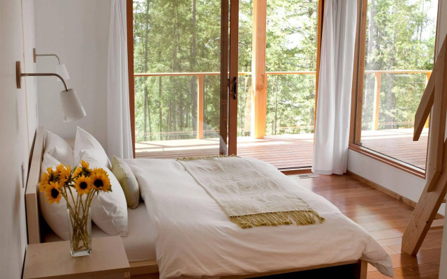 Myra Canyon Lodge + Ranch
