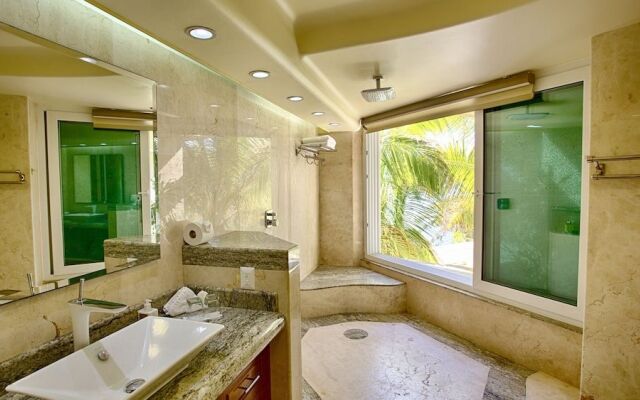 Luxury Suite With Garden and Ocean View