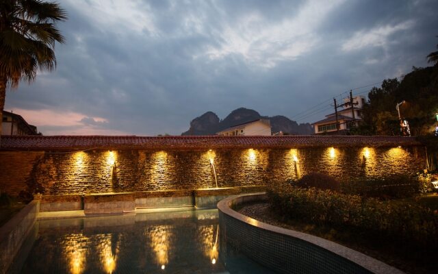 Metropolo Wuyishan Resort