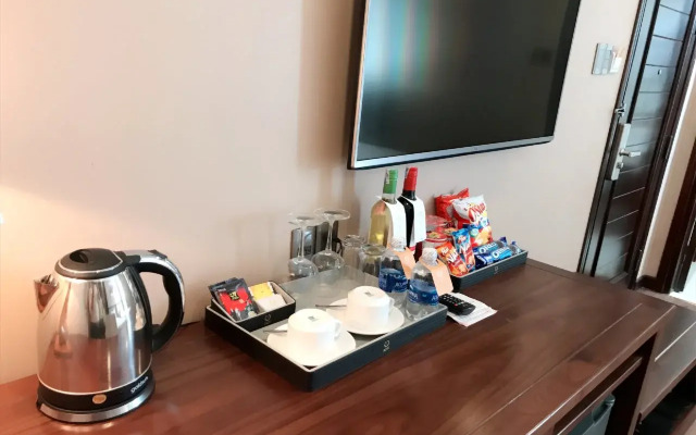 Yarra Ocean Suites Danang