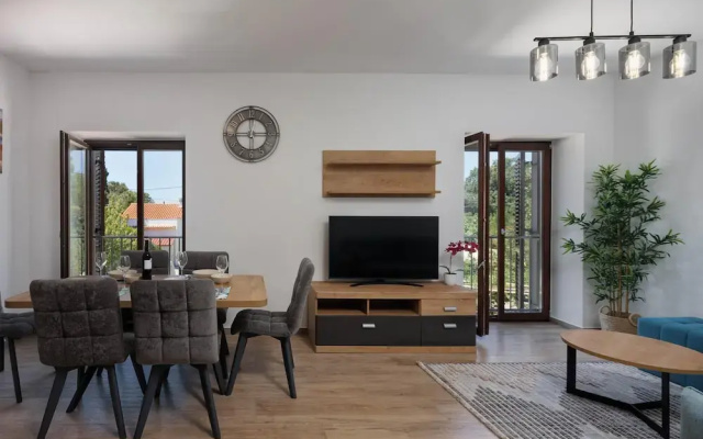 Seafront Apartment Nana 1
