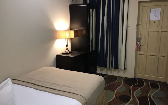 Airport Suites Hotel