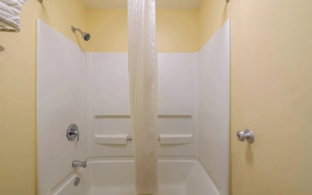 Super 8 Motel - Forsyth