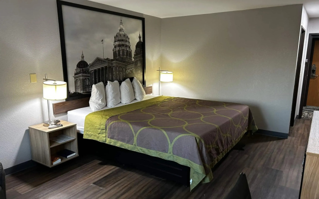 Super 8 by Wyndham Pella