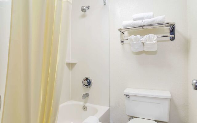 Holiday Inn Hotel and Suites Richmond West End by IHG