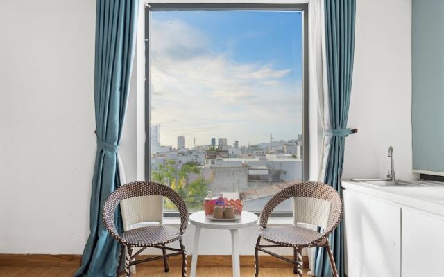 Lyn's Hotel & Apartment