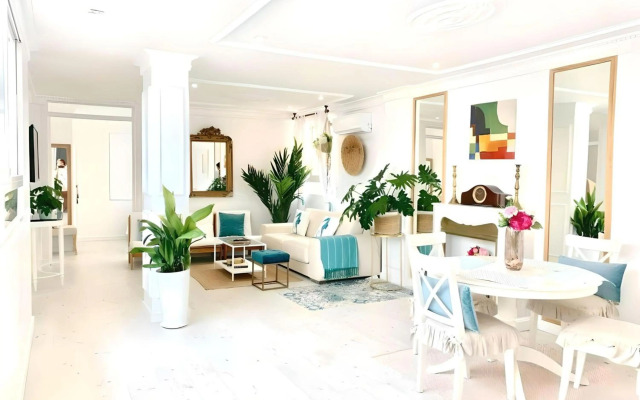 Lux City Loft in front of the Port