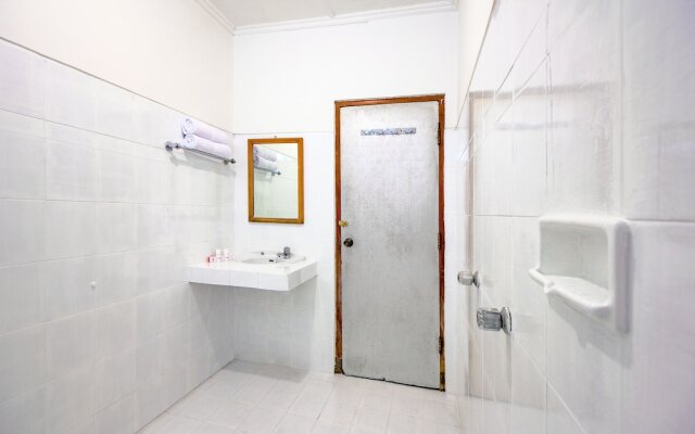 Oyo 1602 Trim Tiga Hotel