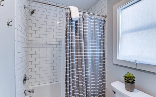 Pet-friendly Nashville Retreat ~ 3 Mi to Downtown!