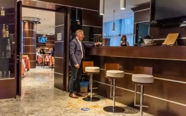 Dado Hotel International
