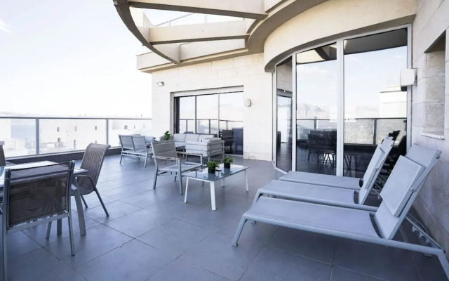 YalaRent Hilltop Penthouse- Private Pool
